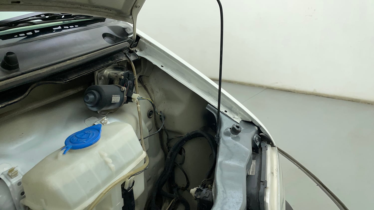 Used 2016 Maruti Suzuki Eeco 5 STR WITH A/C+HTR Petrol Manual engine ENGINE LEFT SIDE HINGE & APRON VIEW