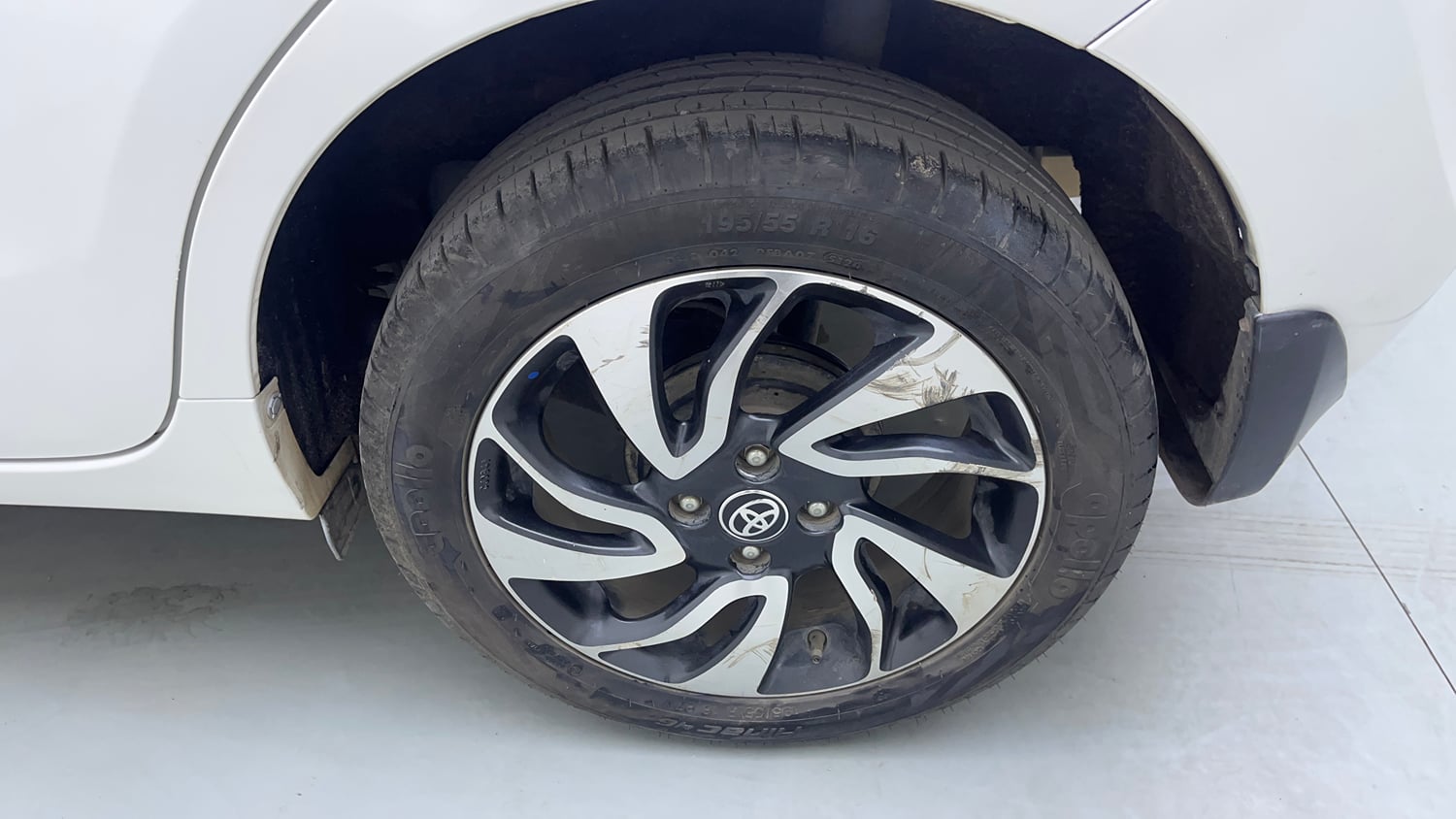 Used 2020 Toyota Glanza V CVT Petrol Automatic tyres LEFT REAR TYRE RIM VIEW