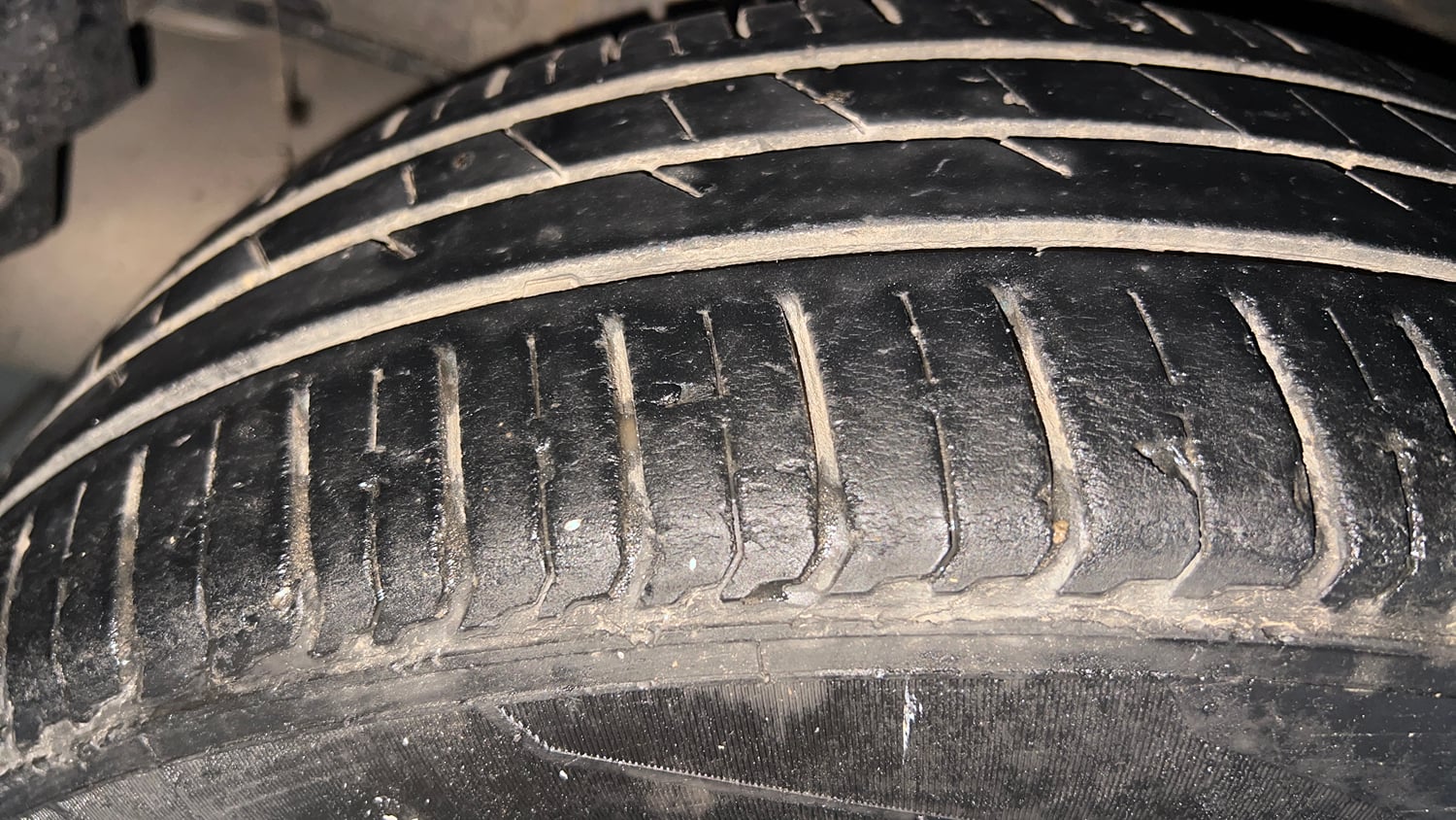 Used 2016 Honda City SV CVT Petrol Automatic tyres RIGHT REAR TYRE TREAD VIEW