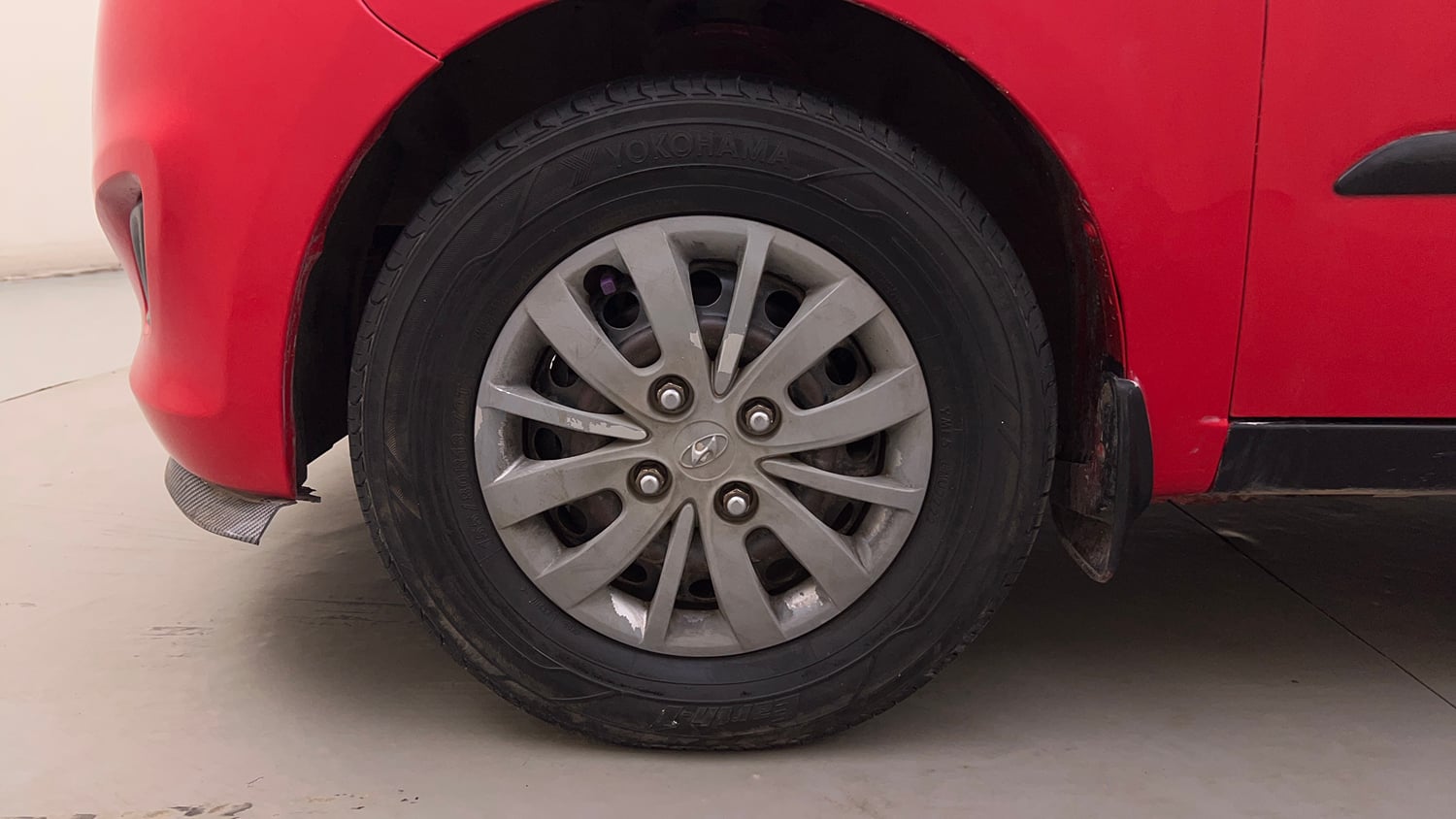 Used 2013 Hyundai i10 Magna 1.2 Kappa2 Petrol Manual tyres LEFT FRONT TYRE RIM VIEW