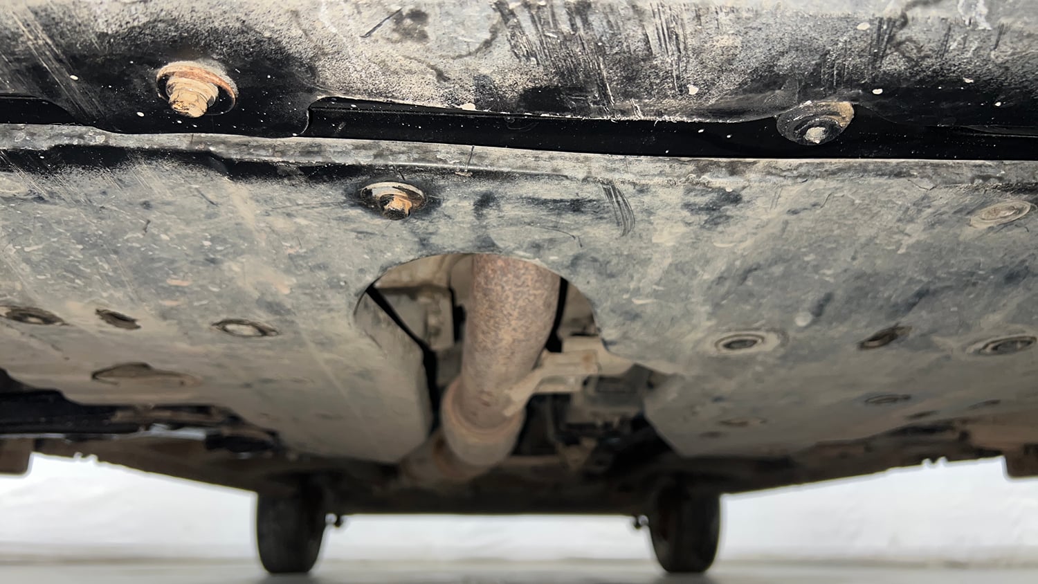 Used 2016 Mahindra KUV100 K6+ 6 STR Petrol Manual extra FRONT LEFT UNDERBODY VIEW