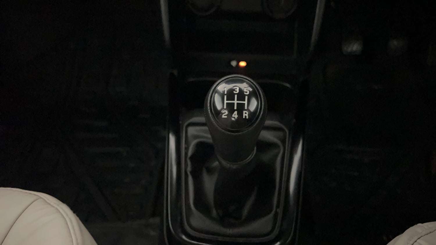 Used 2025 Maruti Suzuki Swift ZXi Plus Petrol Manual interior GEAR  KNOB VIEW