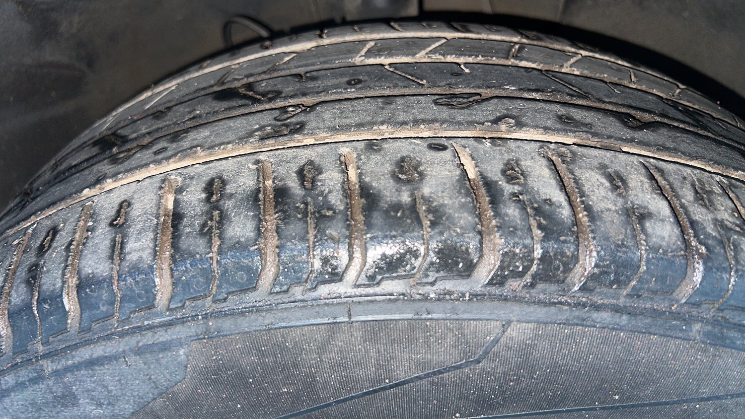 Used 2022 Hyundai Venue SX Plus 1.0 Turbo DCT Petrol Automatic tyres RIGHT FRONT TYRE TREAD VIEW