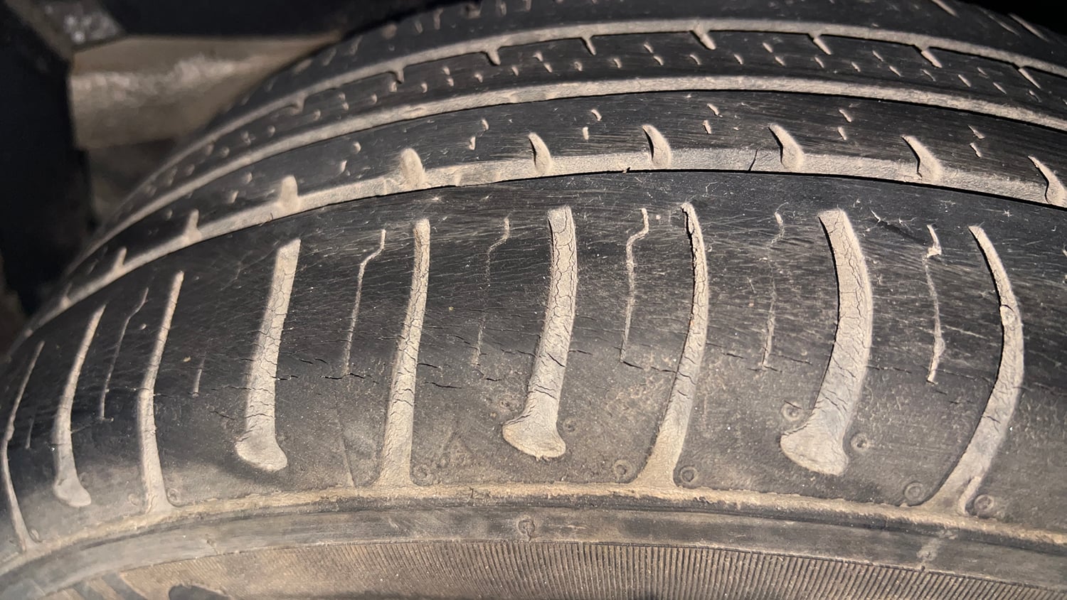 Used 2018 Tata Tiago Revotron XZ Petrol Manual tyres LEFT REAR TYRE TREAD VIEW