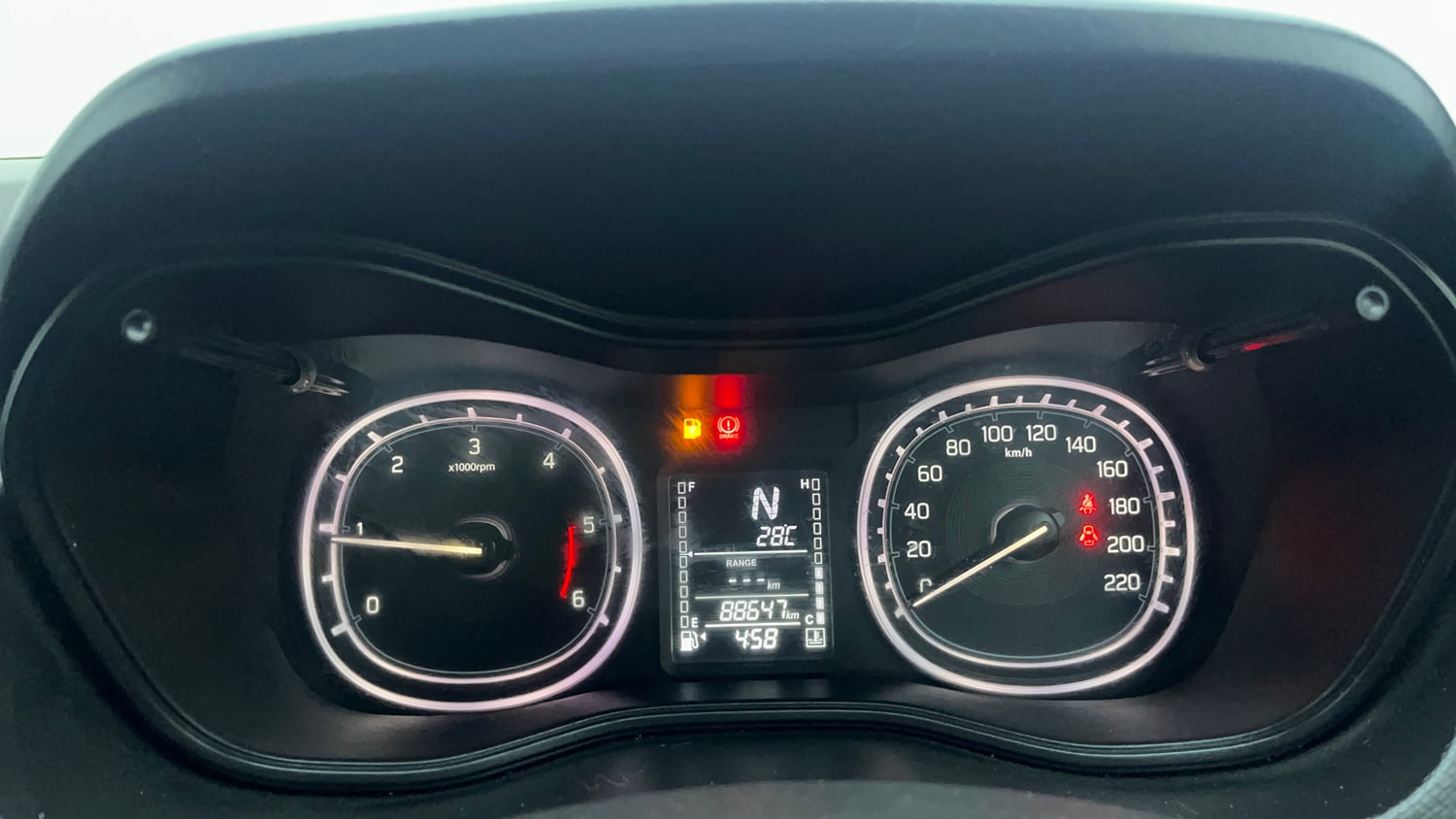 Used 2019 maruti-suzuki Vitara Brezza ZDi Plus Dual Tone AGS Diesel Automatic interior CLUSTERMETER VIEW