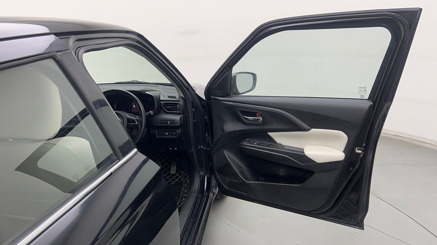 Used 2025 Maruti Suzuki Swift VXi CNG Cng Manual interior RIGHT FRONT DOOR OPEN VIEW