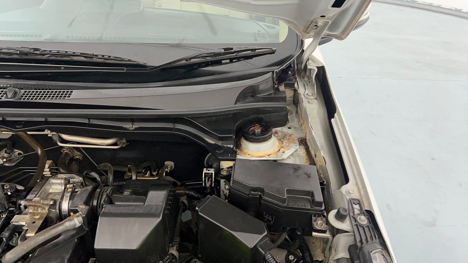 Used 2021 Honda Amaze 1.2 V MT Petrol Petrol Manual engine ENGINE LEFT SIDE HINGE & APRON VIEW