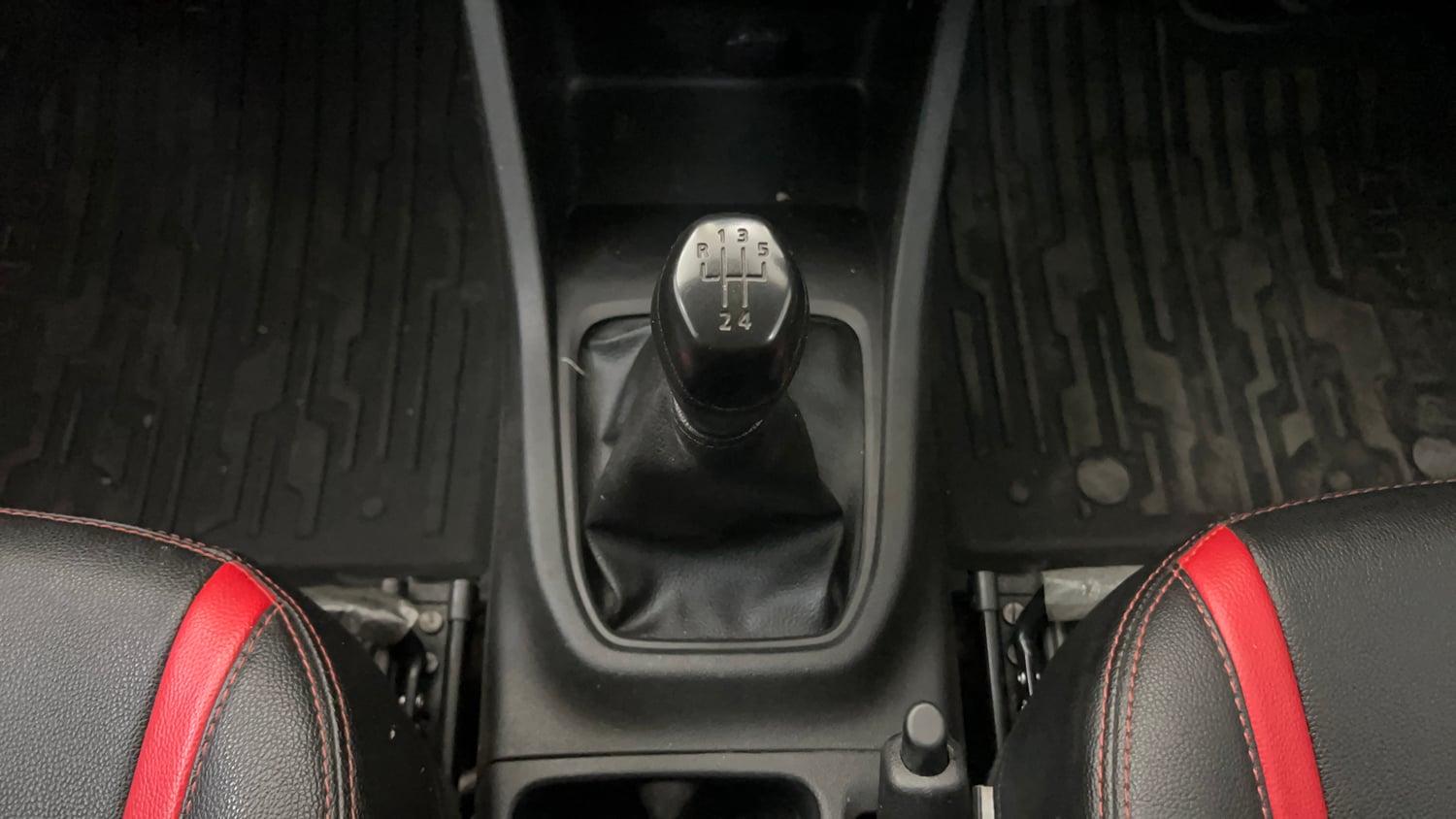 Used 2025 Renault Triber RXL Petrol Manual interior GEAR  KNOB VIEW