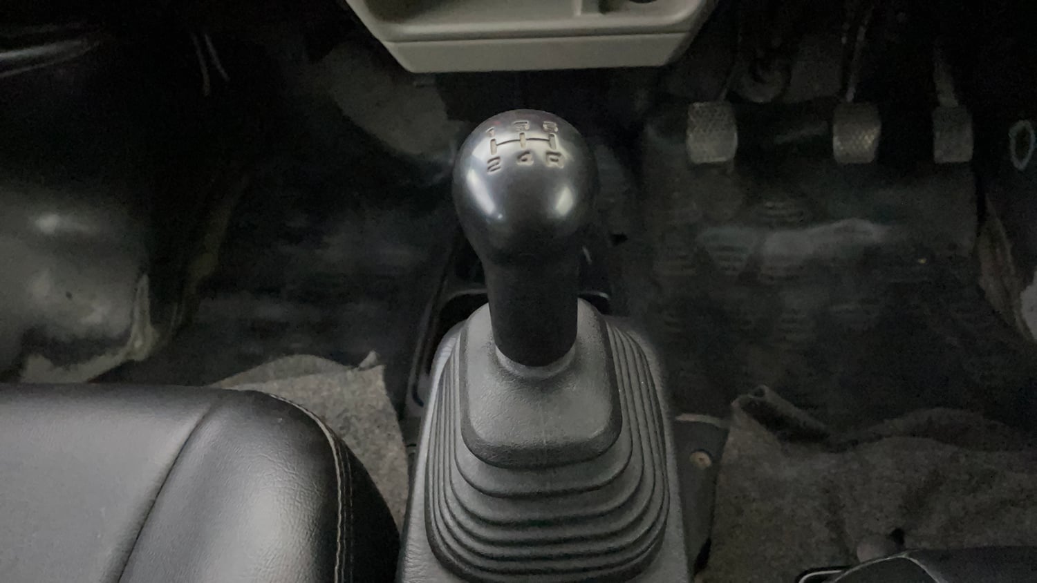 Used 2020 Maruti Suzuki Eeco 5 STR WITH A/C+HTR Petrol Manual interior GEAR  KNOB VIEW