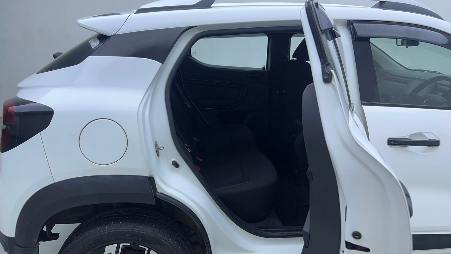 Used 2022 Renault Kiger RXZ Turbo CVT Petrol Automatic interior RIGHT SIDE REAR DOOR CABIN VIEW