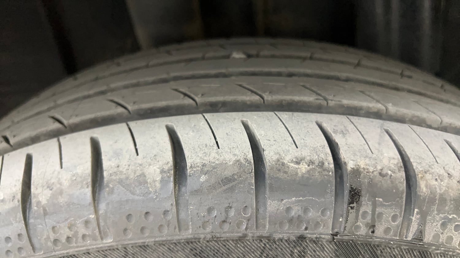 Used 2023 Renault Triber RXZ Petrol Manual tyres RIGHT REAR TYRE TREAD VIEW