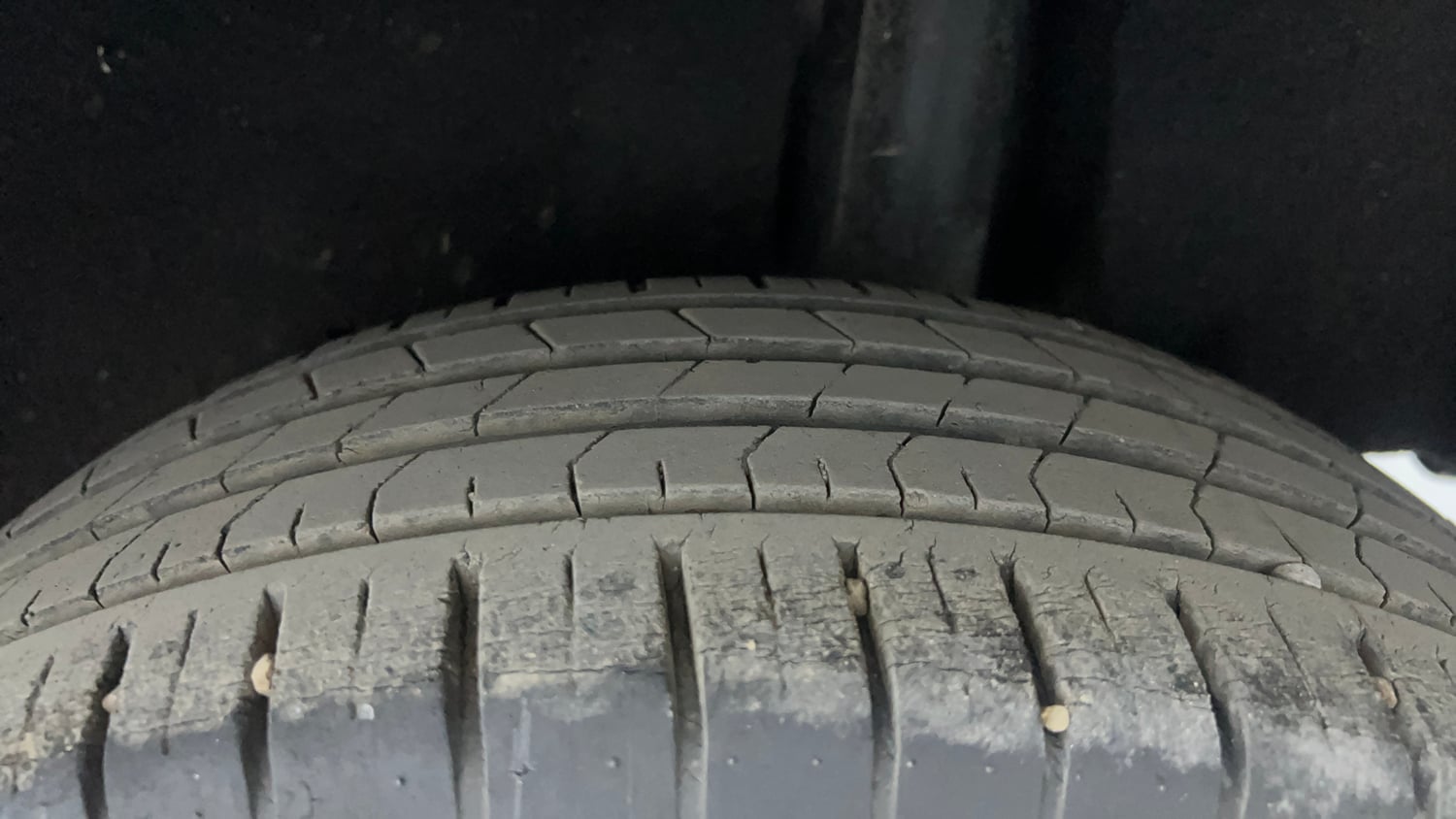 Used 2017 Maruti Suzuki Baleno Zeta 1.2 Petrol Manual tyres LEFT REAR TYRE TREAD VIEW