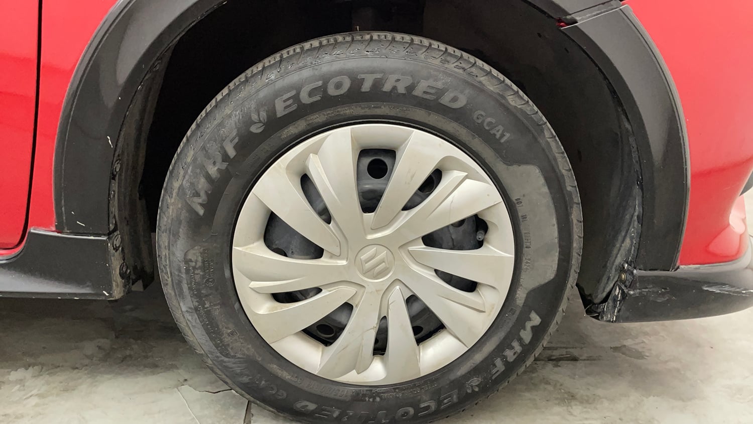 Used 2024 Maruti Suzuki Swift VXi (O) AMT Petrol Automatic tyres RIGHT FRONT TYRE RIM VIEW