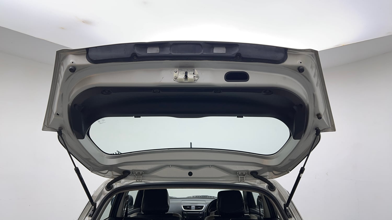Used 2015 Maruti Suzuki Swift VXi Petrol Manual interior DICKY DOOR OPEN VIEW