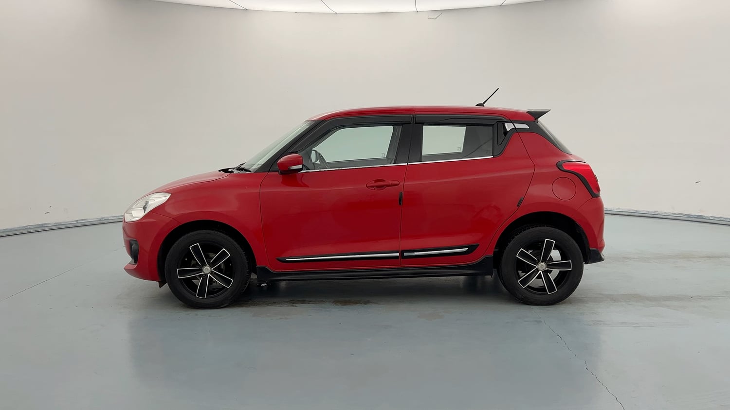 Used 2018 Maruti Suzuki Swift VXi AMT Petrol Automatic exterior LEFT SIDE VIEW