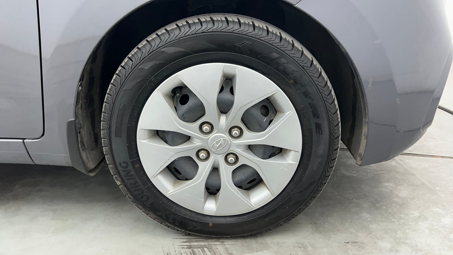 Used 2019 Hyundai Xcent S Petrol Manual tyres RIGHT FRONT TYRE RIM VIEW