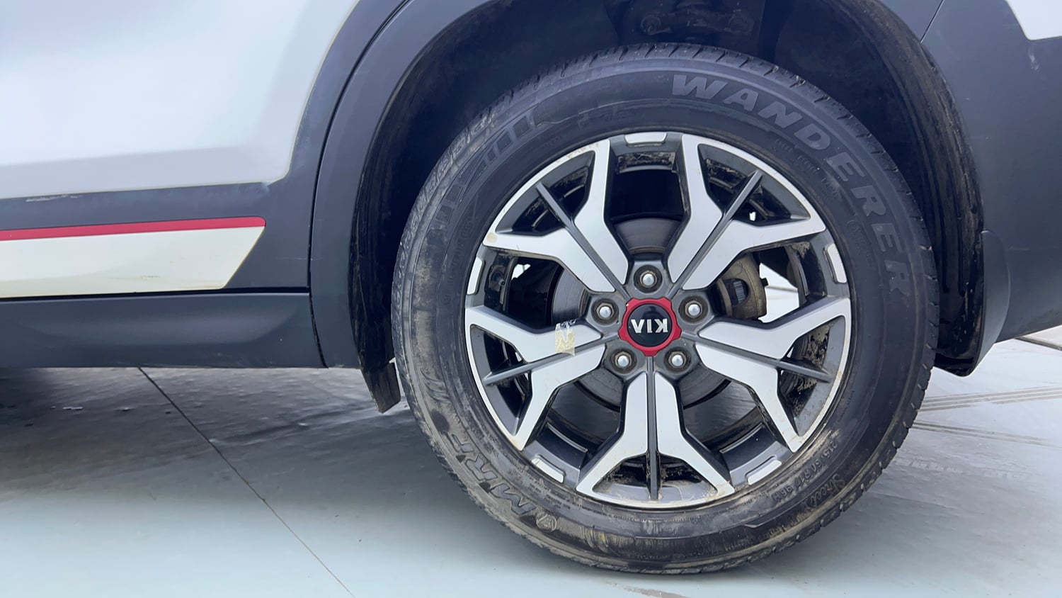 Used 2020 Kia Seltos GTX Plus DCT 1.4 Petrol Automatic tyres LEFT REAR TYRE RIM VIEW