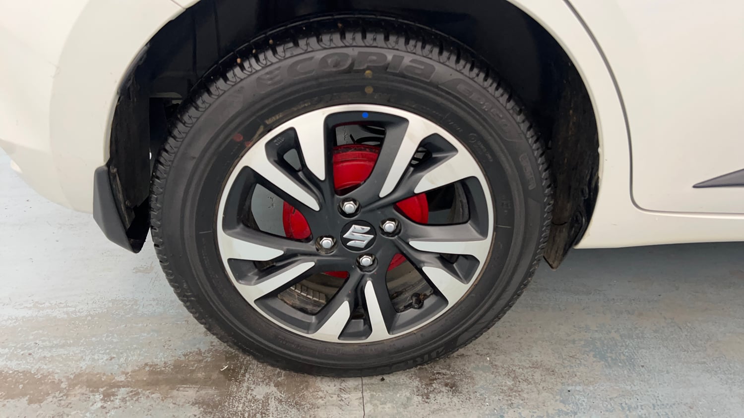 Used 2025 Maruti Suzuki Swift ZXi Plus Petrol Manual tyres RIGHT REAR TYRE RIM VIEW