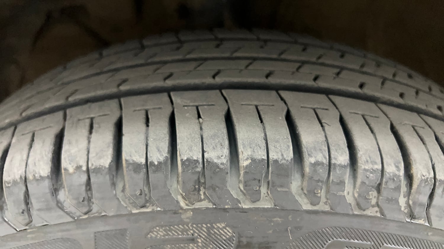 Used 2025 Maruti Suzuki Swift ZXi Plus Petrol Manual tyres LEFT FRONT TYRE TREAD VIEW