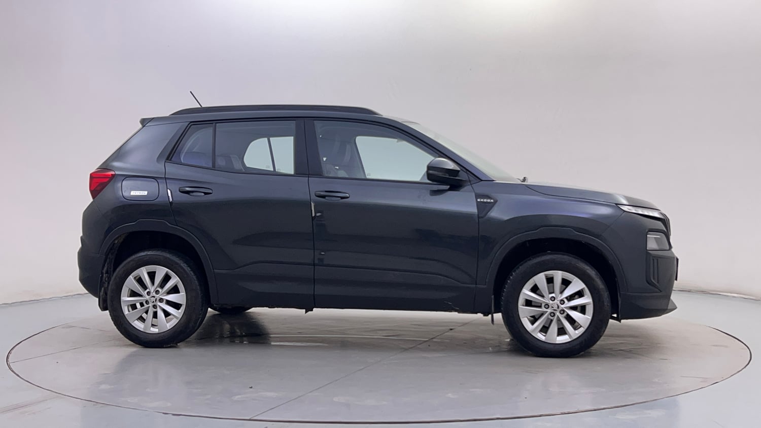 Used 2026 Skoda Kylaq Signature AT Petrol Automatic exterior RIGHT SIDE VIEW