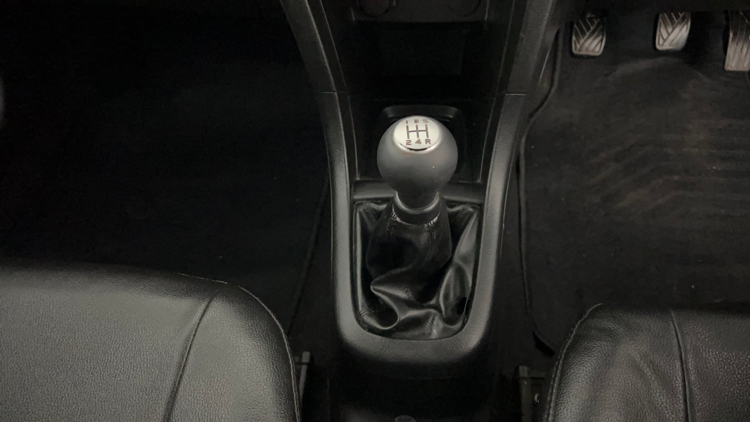 Used 2016 Maruti Suzuki Swift VXi Petrol Manual interior GEAR  KNOB VIEW