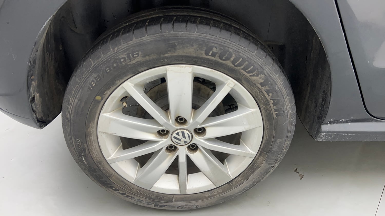 Used 2015 Volkswagen Polo Highline1.2L (P) Petrol Manual tyres RIGHT REAR TYRE RIM VIEW