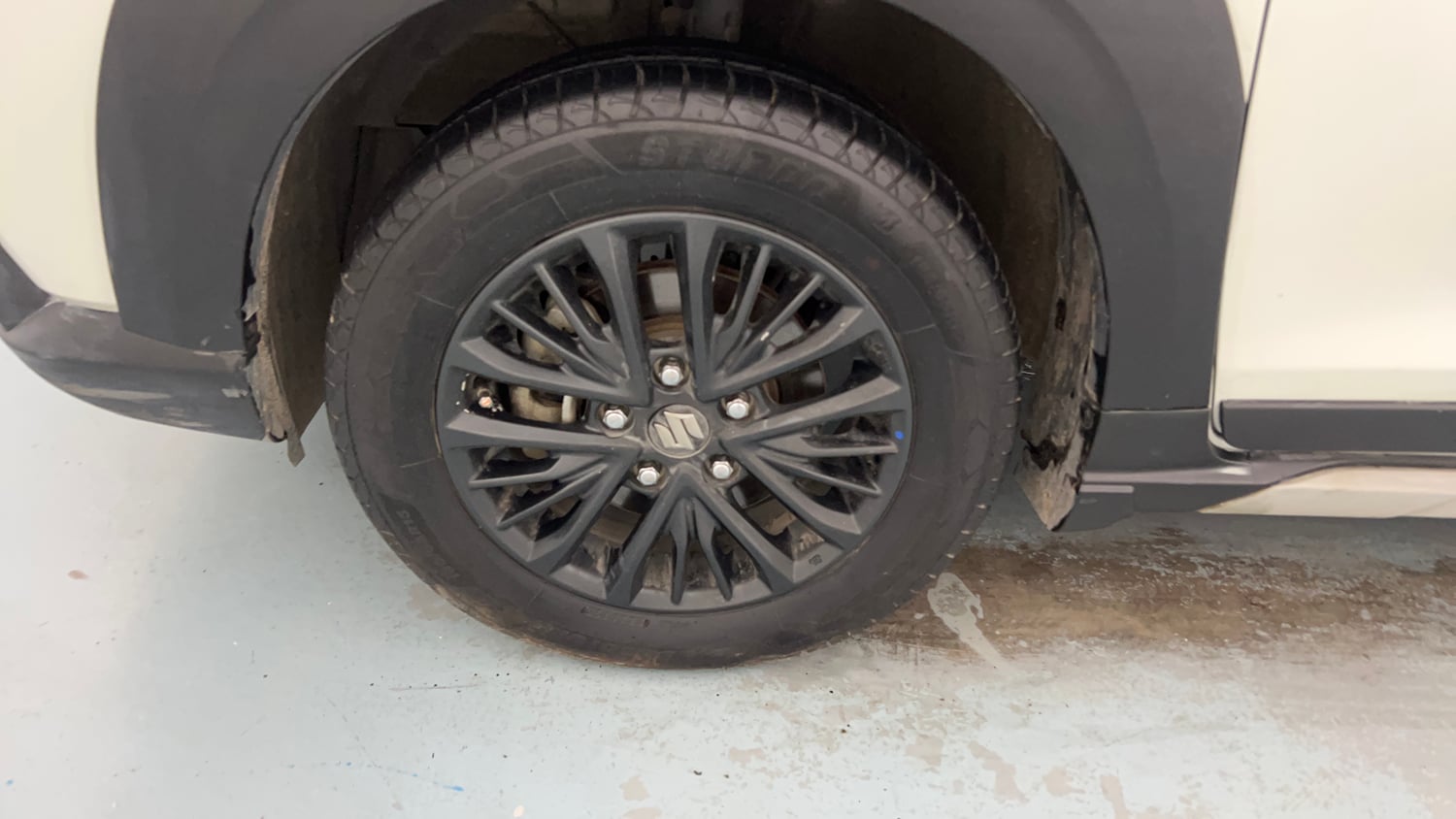Used 2021 Maruti Suzuki XL6 Zeta AT Petrol Petrol Automatic tyres LEFT FRONT TYRE RIM VIEW