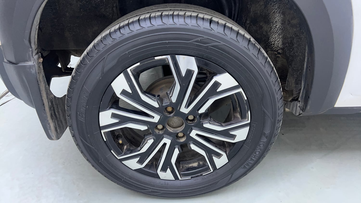 Used 2021 Renault Kiger RXZ AMT Dual Tone Petrol Automatic tyres RIGHT REAR TYRE RIM VIEW