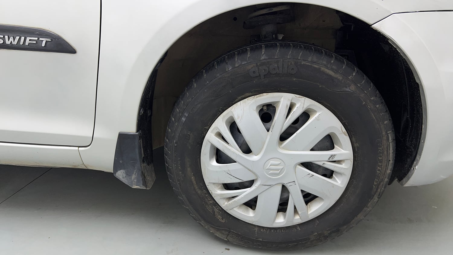 Used 2015 Maruti Suzuki Swift VXi Petrol Manual tyres RIGHT FRONT TYRE RIM VIEW