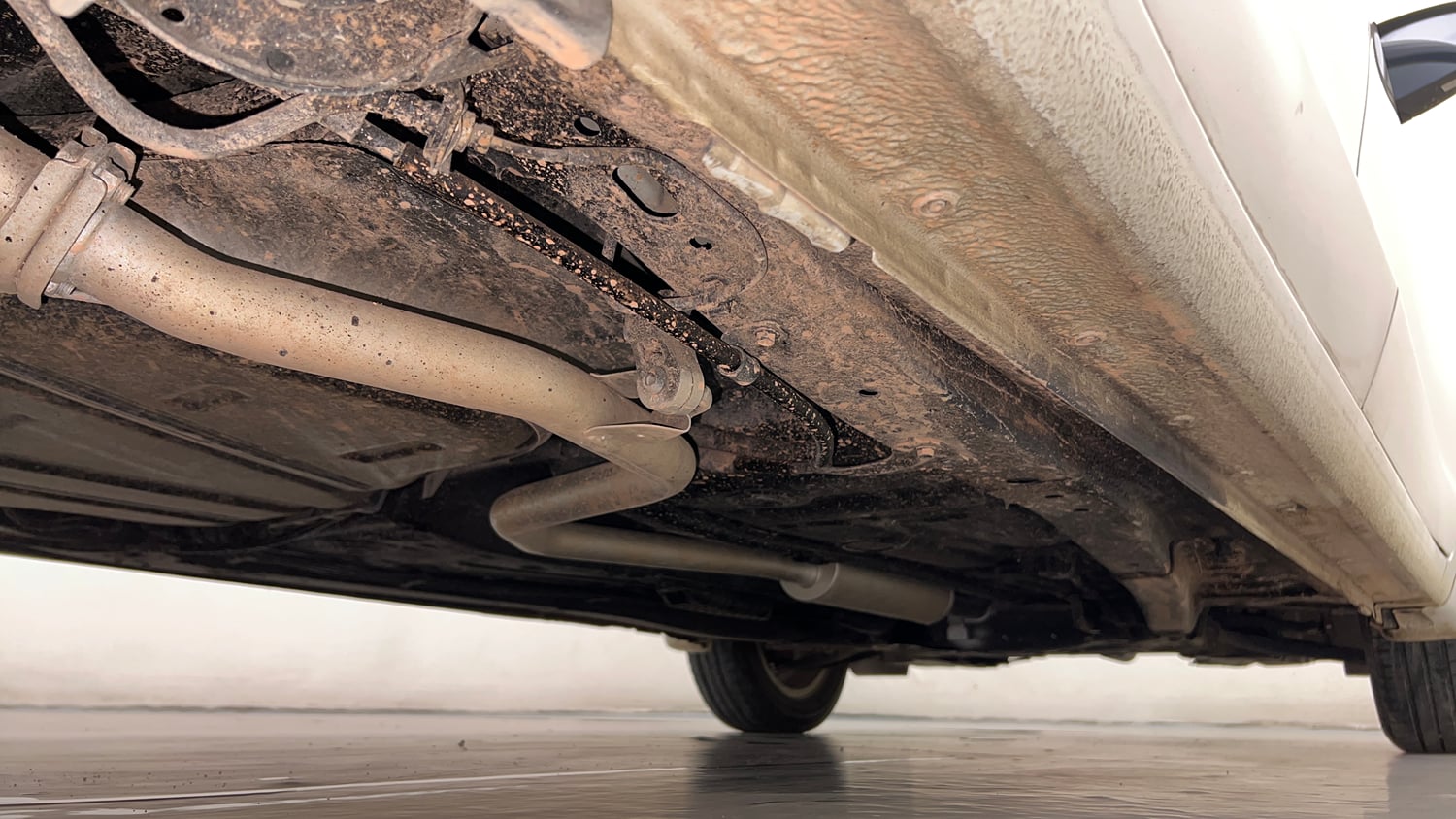Used 2023 Maruti Suzuki Ertiga ZXi AT Petrol Automatic extra REAR RIGHT UNDERBODY VIEW