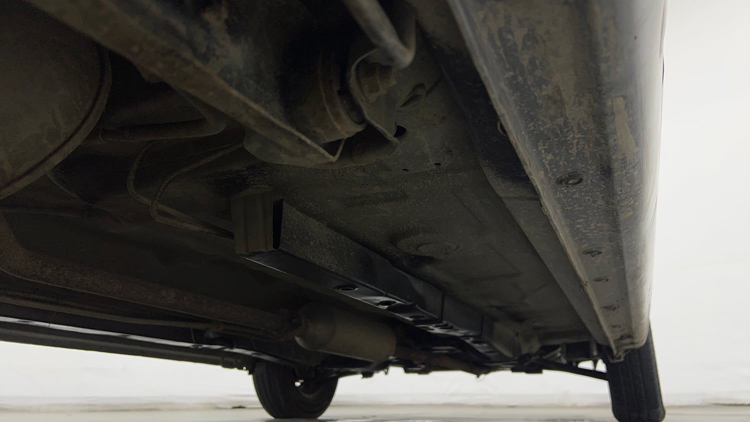 Used 2017 Maruti Suzuki Wagon R 1.0 LXI CNG (outside fitted) Cng Manual extra REAR RIGHT UNDERBODY VIEW