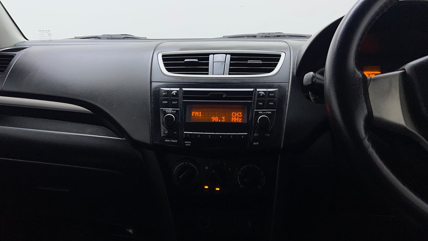Used 2015 Maruti Suzuki Swift VXi Petrol Manual top_features Integrated (in-dash) music system