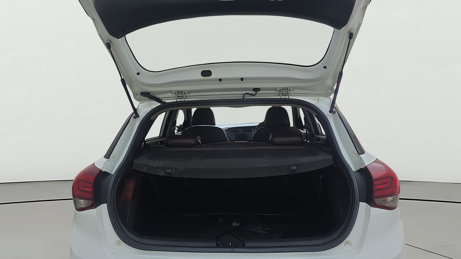 Used 2019 Hyundai Elite i20 Asta 1.2 (O) Petrol Manual interior DICKY INSIDE VIEW