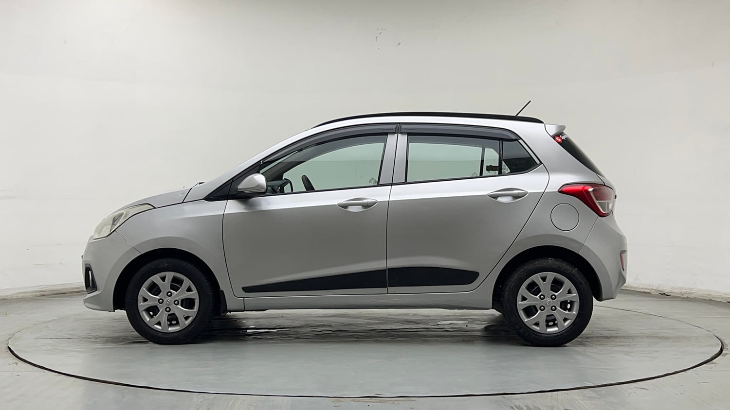 Used 2015 Hyundai Grand i10 Sportz 1.2 Kappa VTVT Petrol Manual exterior LEFT SIDE VIEW