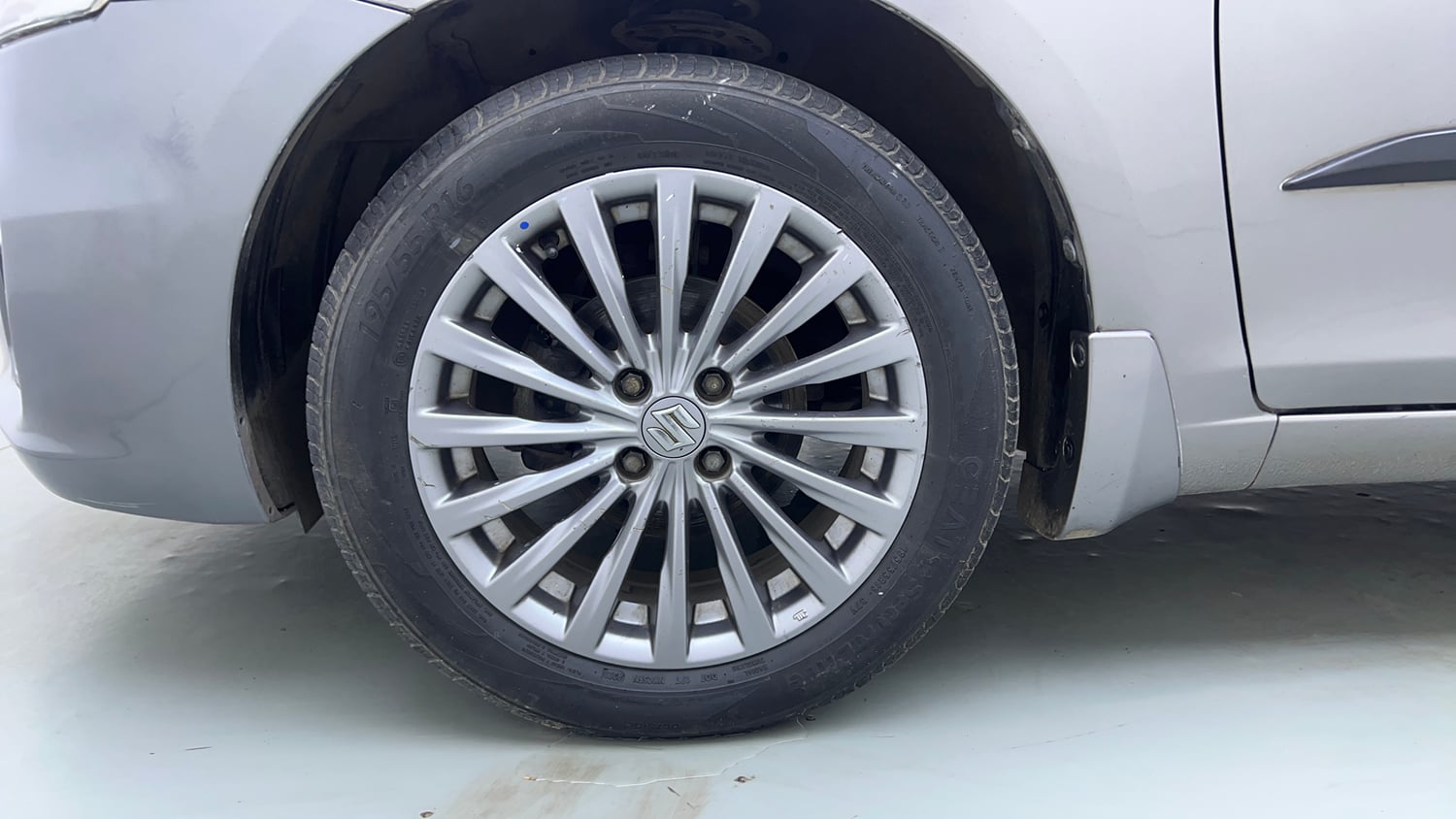 Used 2018 Maruti Suzuki Ciaz Alpha 1.4 MT Petrol Manual tyres LEFT FRONT TYRE RIM VIEW