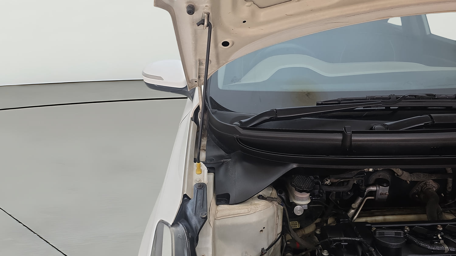 Used 2019 Hyundai Elite i20 Asta 1.2 (O) Petrol Manual engine ENGINE RIGHT SIDE HINGE & APRON VIEW