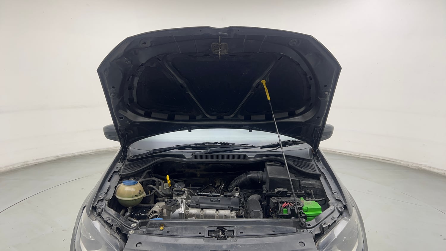 Used 2015 Volkswagen Polo Highline1.2L (P) Petrol Manual engine ENGINE & BONNET OPEN FRONT VIEW