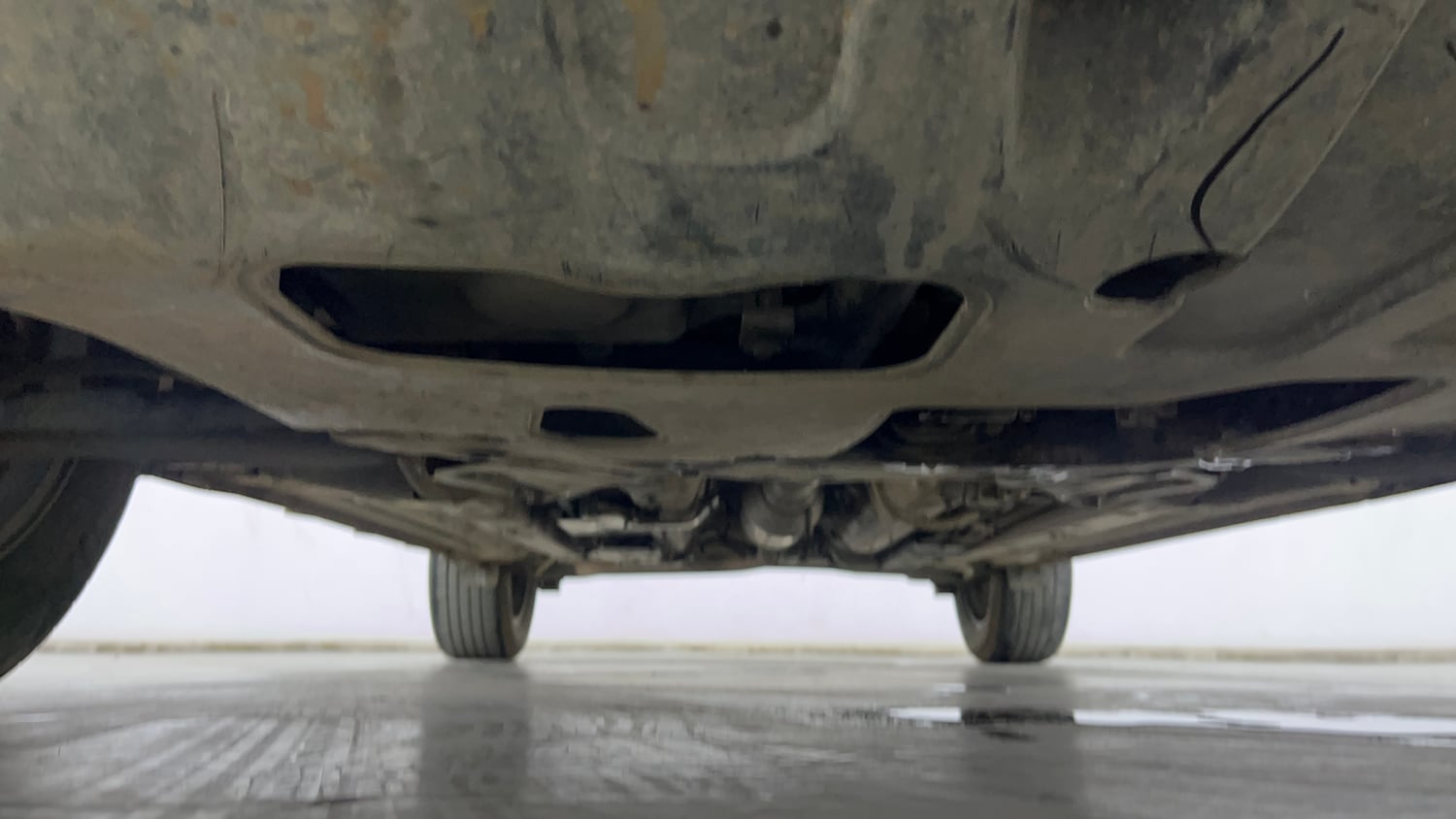 Used 2023 Hyundai Venue SX 1.5 CRDi Diesel Manual extra FRONT LEFT UNDERBODY VIEW