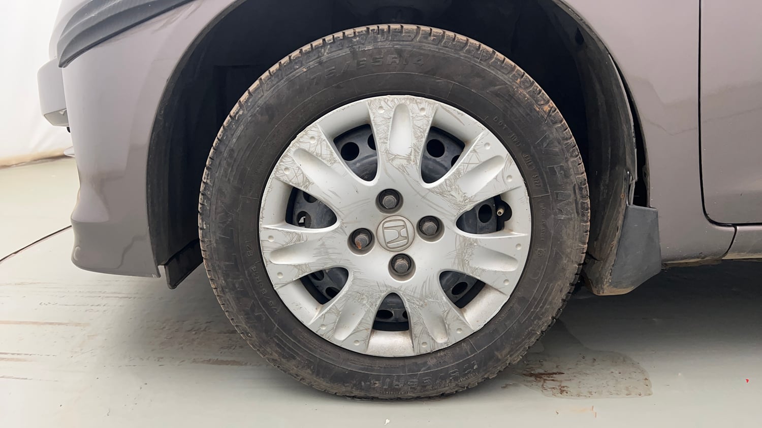 Used 2013 Honda Amaze 1.2 S i-VTEC Petrol Manual tyres LEFT FRONT TYRE RIM VIEW
