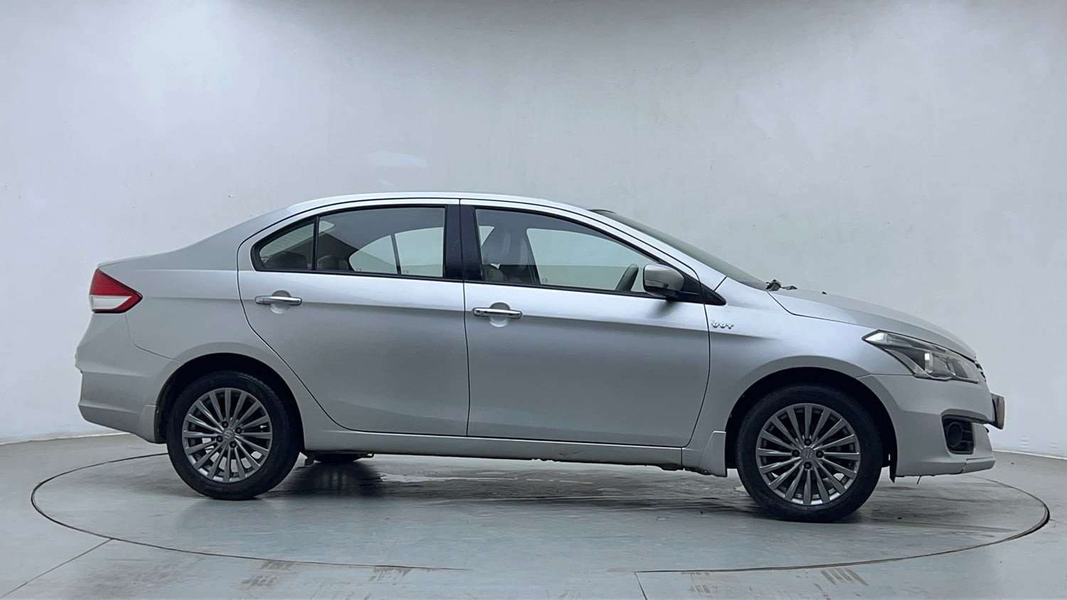 Used 2015 Maruti Suzuki Ciaz ZXi Petrol Manual exterior RIGHT SIDE VIEW