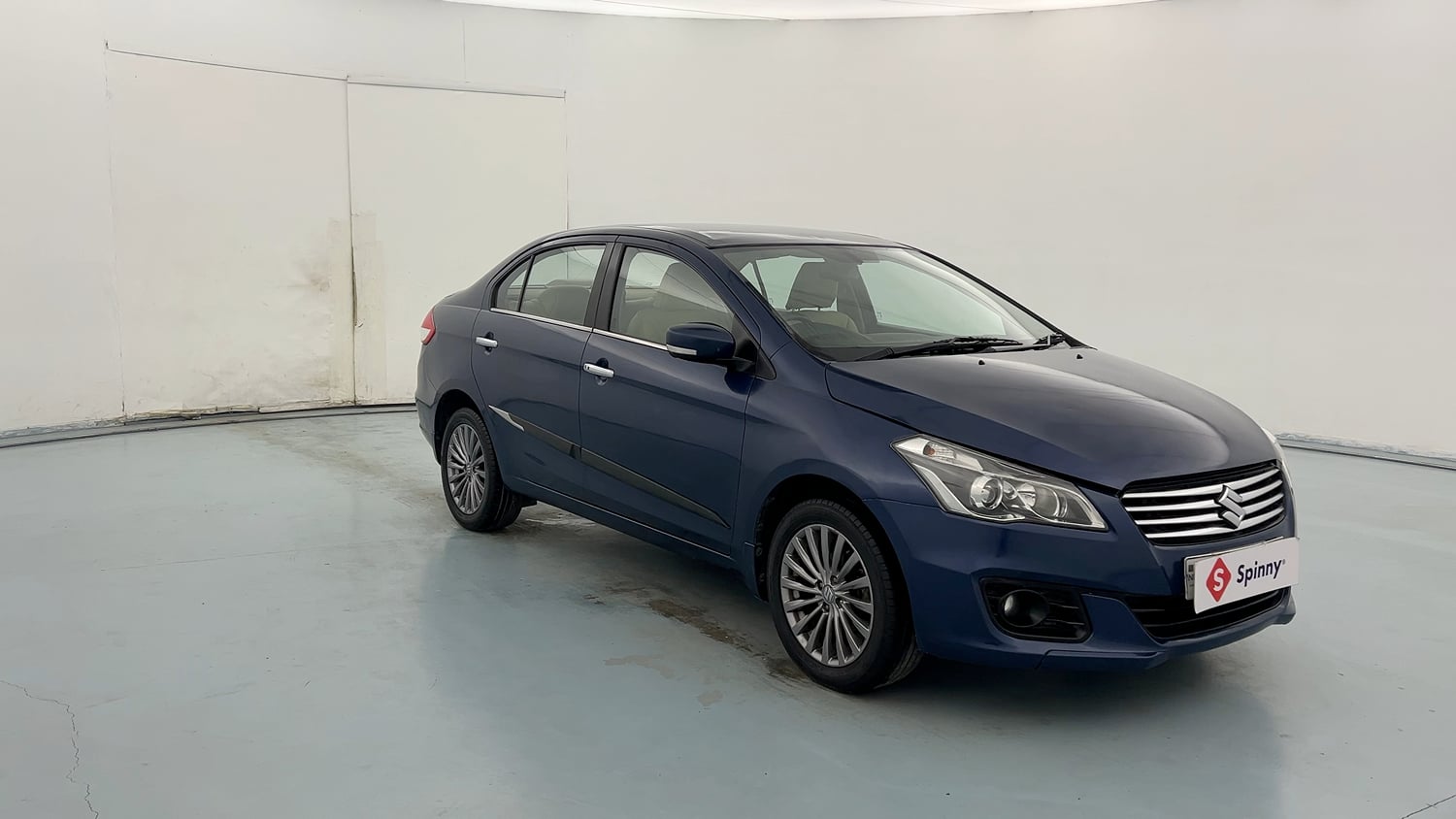 Used 2017 Maruti Suzuki Ciaz Alpha 1.4 MT Petrol Manual exterior RIGHT FRONT CORNER VIEW