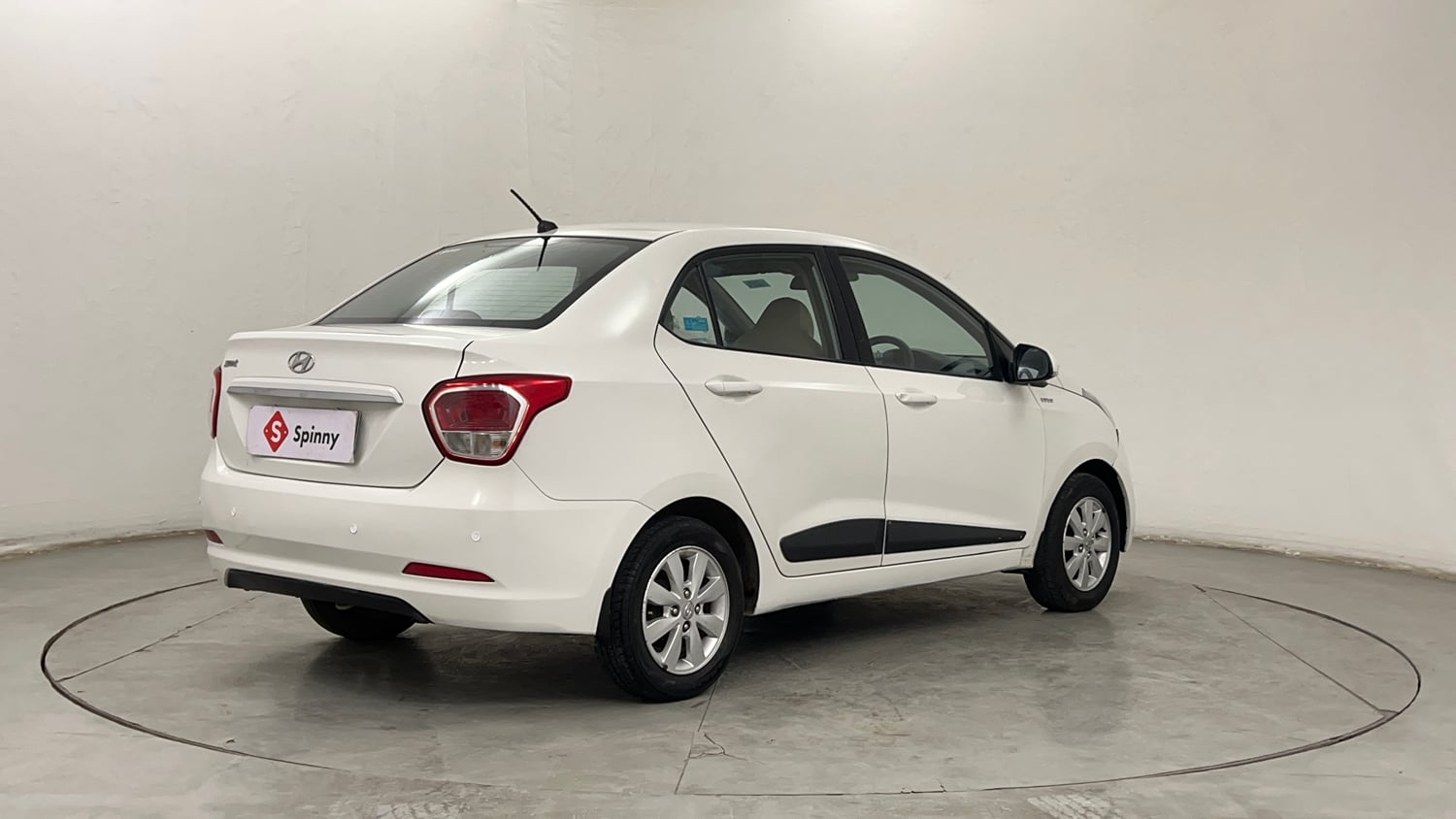 Used 2015 Hyundai Xcent S 1.2 (O) Petrol Manual exterior RIGHT REAR CORNER VIEW