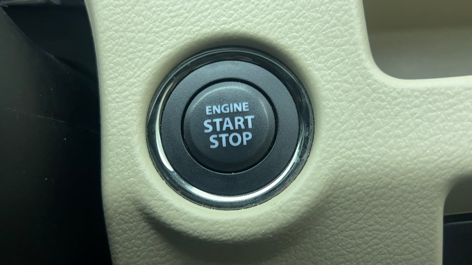 Used 2020 Maruti Suzuki Ciaz Alpha 1.5 AT Petrol Automatic top_features Keyless start
