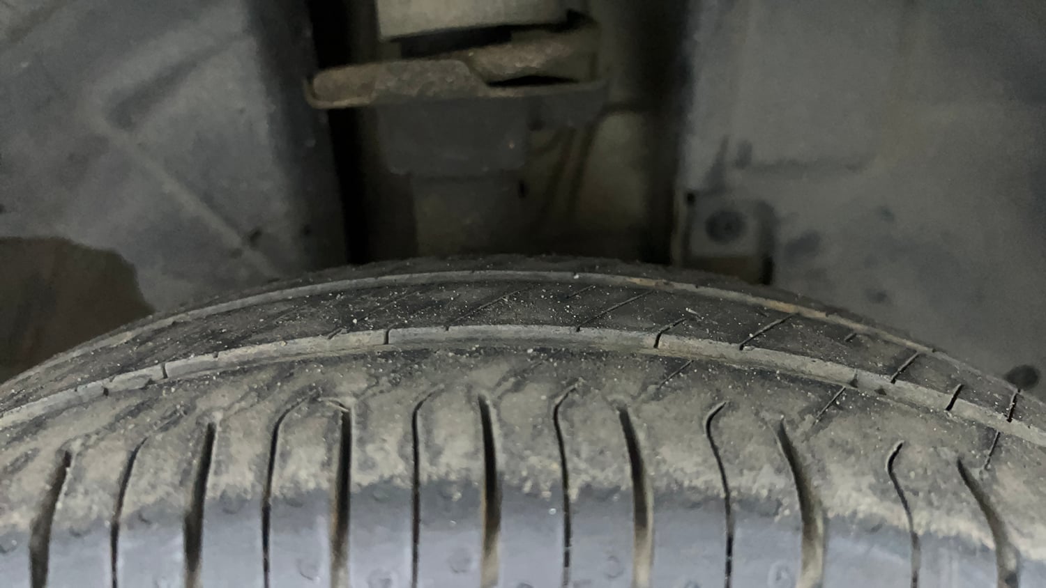 Used 2017 Renault Kwid 1.0 RXT AMT Petrol Automatic tyres RIGHT FRONT TYRE TREAD VIEW