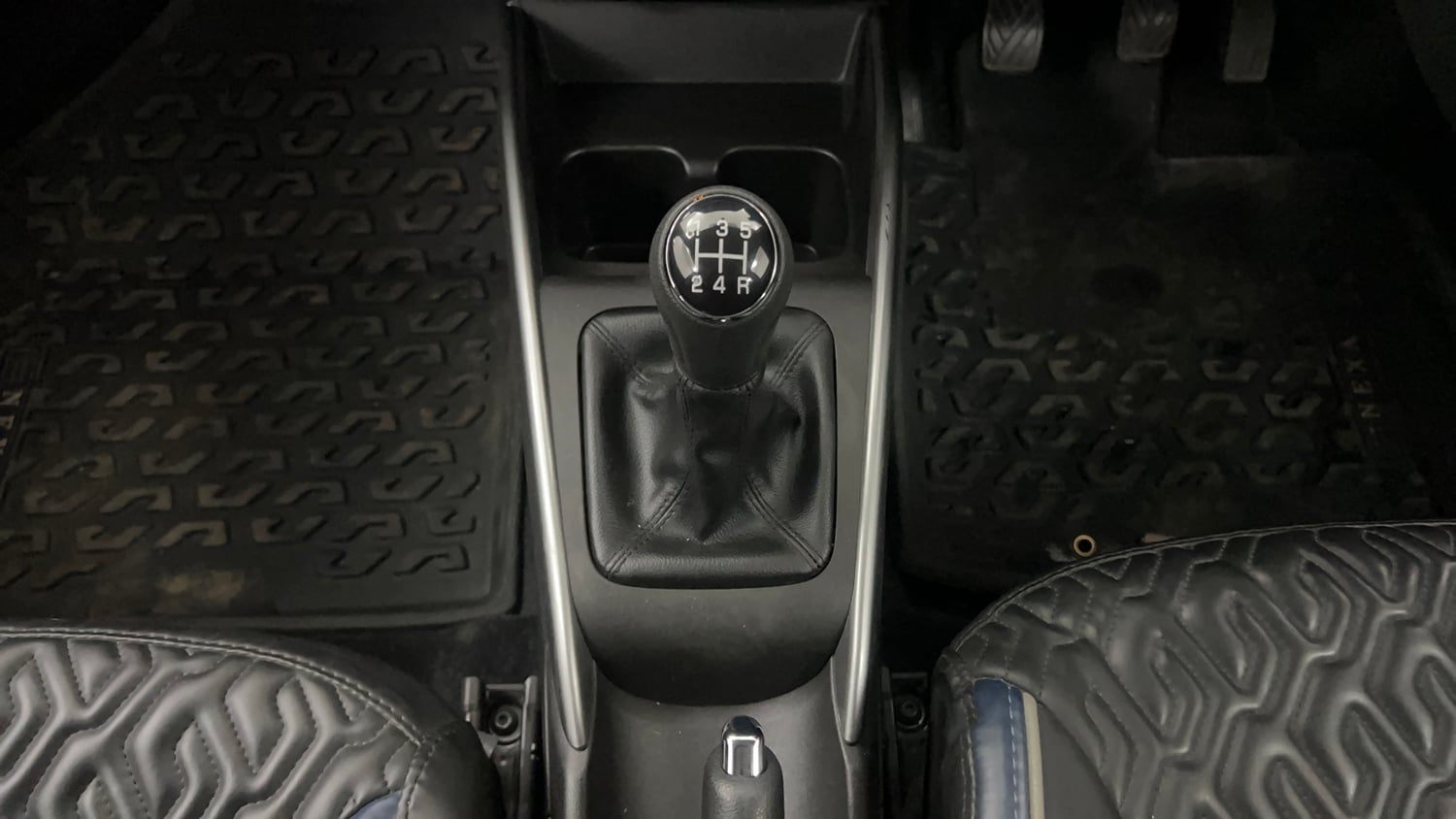 Used 2024 Maruti Suzuki Baleno Zeta MT CNG Cng Manual interior GEAR  KNOB VIEW