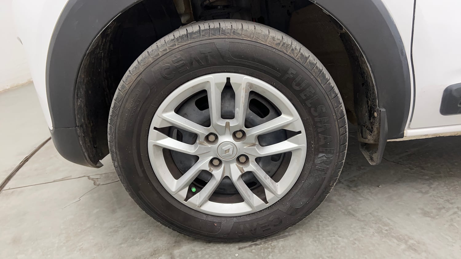 Used 2025 Renault Triber RXL Petrol Manual tyres LEFT FRONT TYRE RIM VIEW