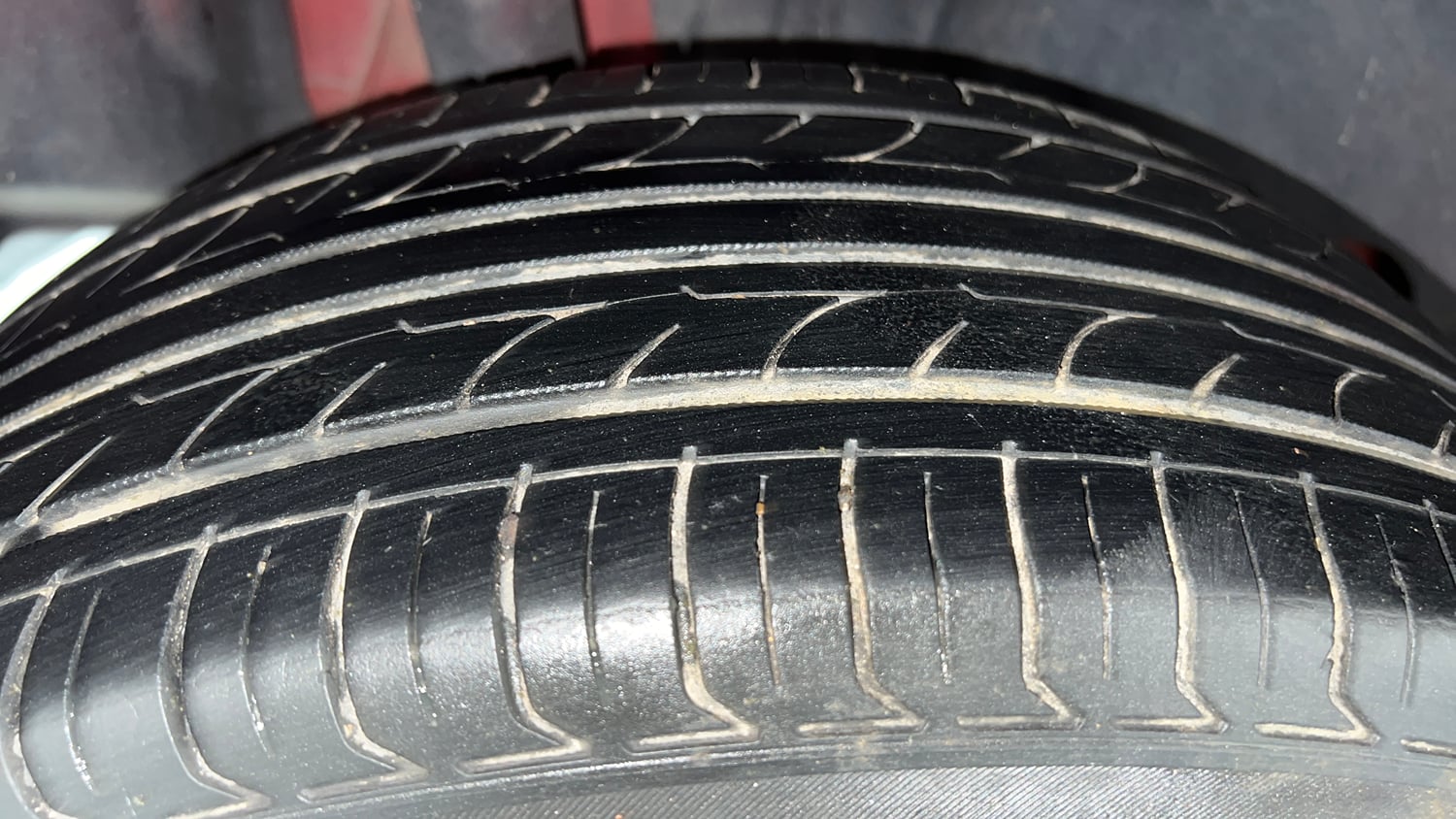 Used 2018 Maruti Suzuki Swift VXi AMT Petrol Automatic tyres RIGHT REAR TYRE TREAD VIEW