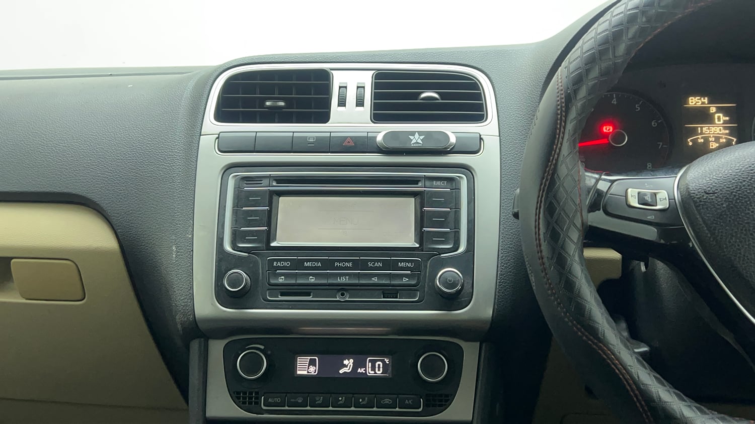 Used 2015 Volkswagen Polo Highline1.2L (P) Petrol Manual top_features Integrated (in-dash) music system