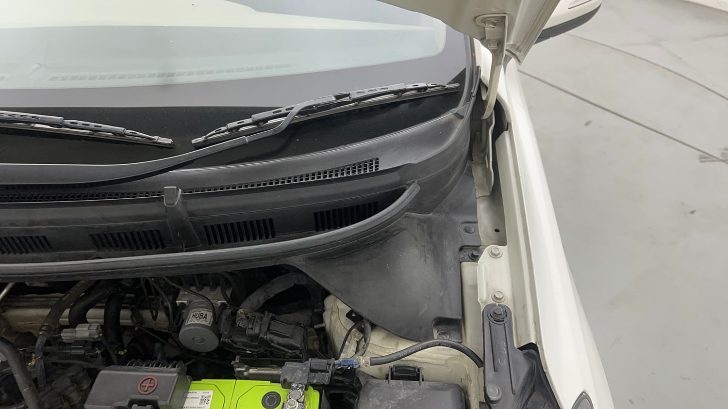 Used 2016 Hyundai Elite i20 Asta 1.2 (O) Petrol Manual engine ENGINE LEFT SIDE HINGE & APRON VIEW