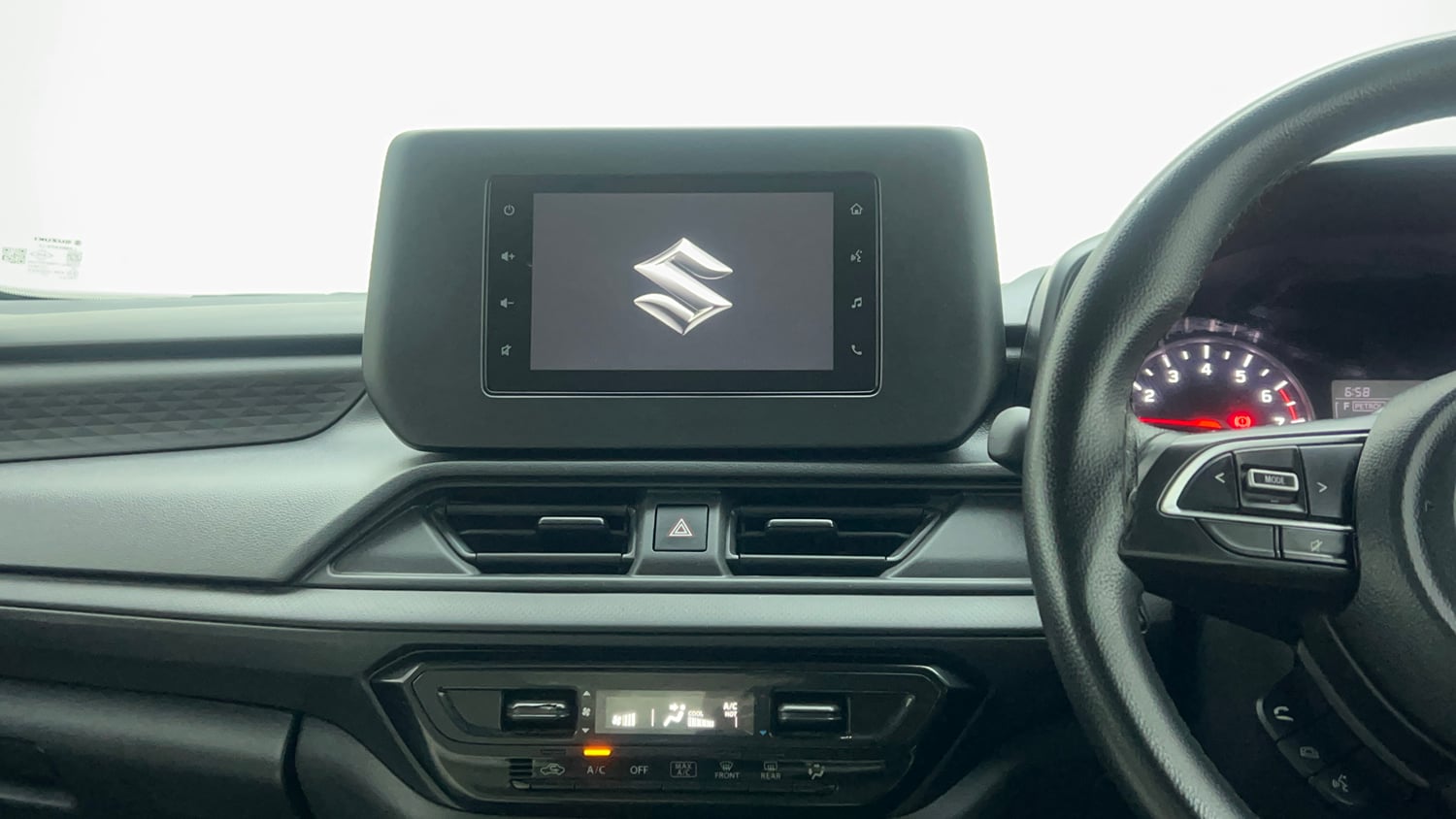 Used 2025 Maruti Suzuki Swift VXi CNG Cng Manual top_features Integrated (in-dash) music system
